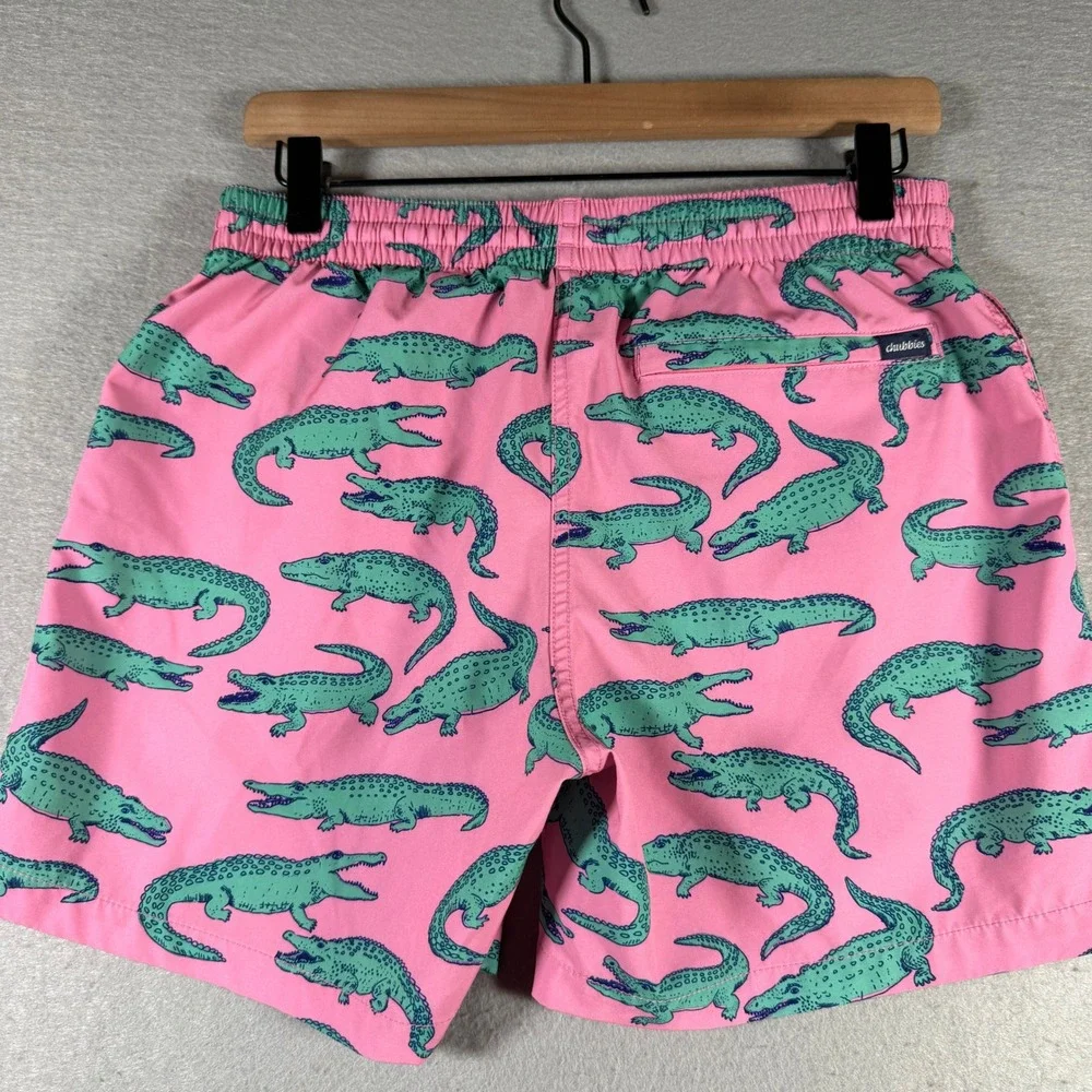 Chubbies Mens Pink Alligator Print Swim Trunks 5.5 Inseam Small ES24SW0013H